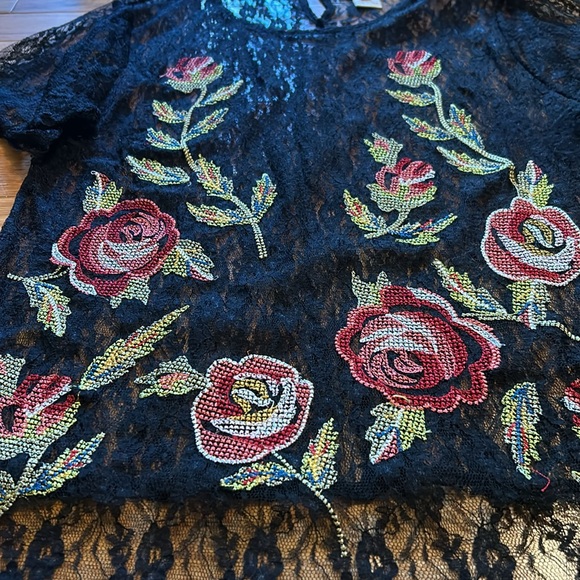 Gorgeous black lace embroidered top by Sundance. Size medium. Worn once. - Picture 5 of 6